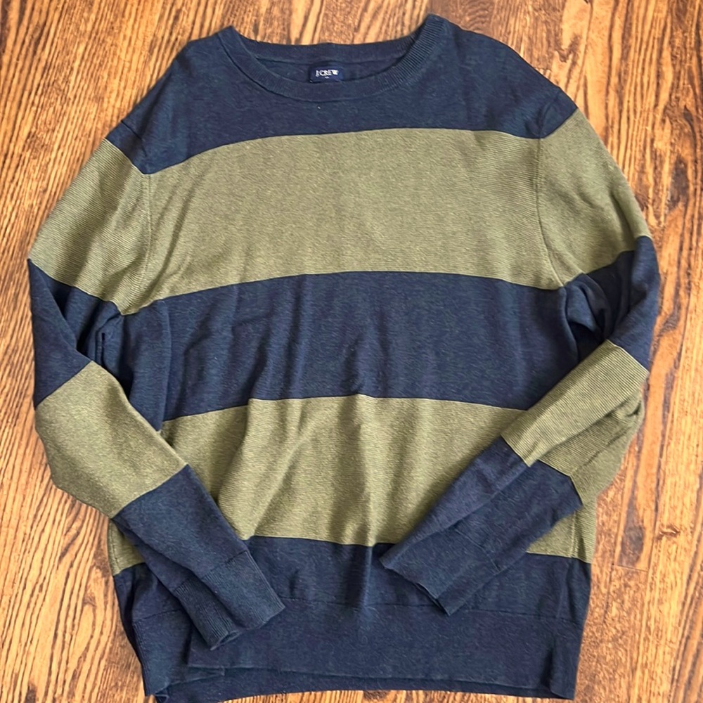 Light weight J Crew Men’s Sweater.